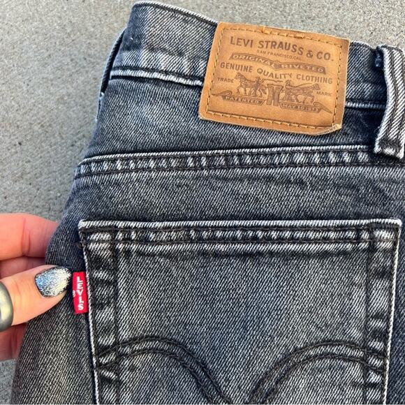 Levi’s Premium Wedgie Icon High Rise Tapered Straight Fit gray button fly jeans - Picture 4 of 8